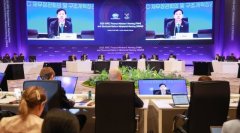 <b>韩国海岸保镳队普门湖附近的一处设备旁巡查</b>